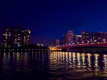 珠江畔建筑群灯光夜景