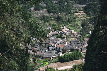 山谷里的村庄