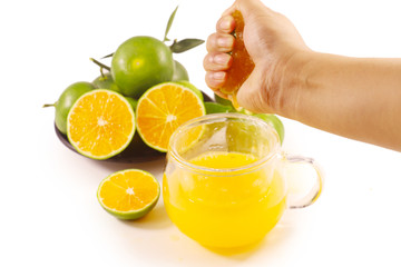 青皮蜜橘挤出果汁