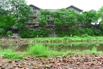 柳江古镇河流水景和河岸民居