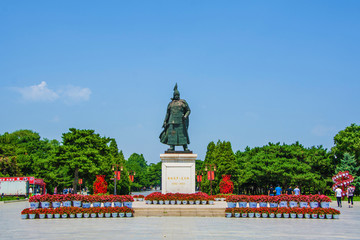 沈阳北陵公园广场与皇太极雕像