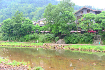 柳江古镇河流水景和河岸民居