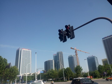 蓝天下的城市