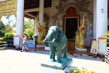 寺庙大象雕塑