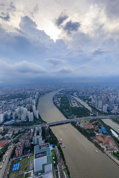 俯瞰广州城市中心广州大桥