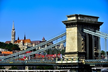多瑙河上的桥城市景观