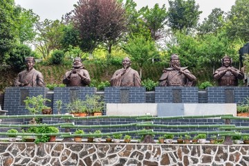 三国人物雕像