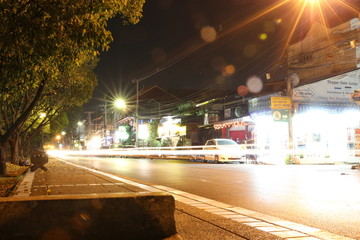 泰国街头夜景车轨