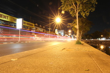 泰国街头夜景车轨