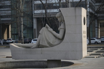 天津大学校园雕塑