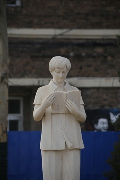 天津大学校园雕像