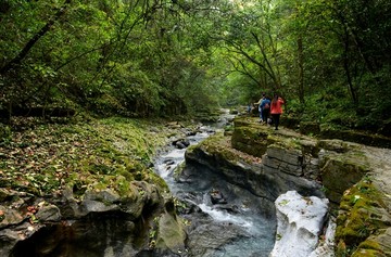 山涧溪流