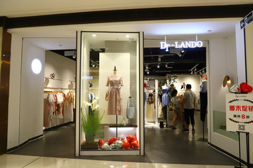 专卖店橱窗
