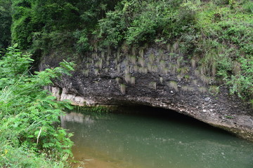 山涧溪流