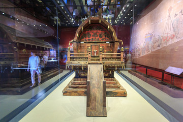 内蒙古博物院辽代彩绘木棺及棺座