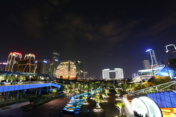 钱江新城夜景日月同辉