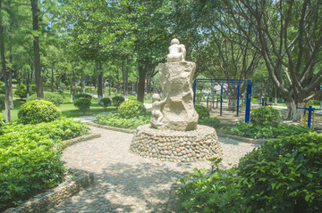 敏月公园雕塑