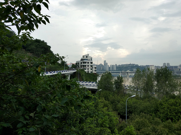 山城江畔建筑风光