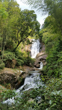 山间溪流