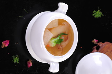 珍菌竹笙汤