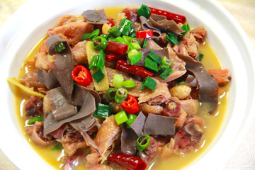 风干鸡煨黑豆千张