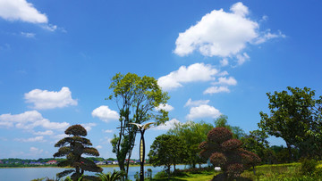 天空湛蓝