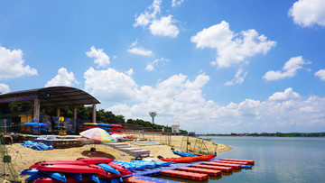 天空湛蓝