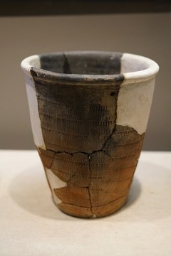 新石器时代青池遗址筒形罐