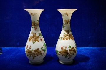 中欧玻璃画珐琅花卉纹瓶