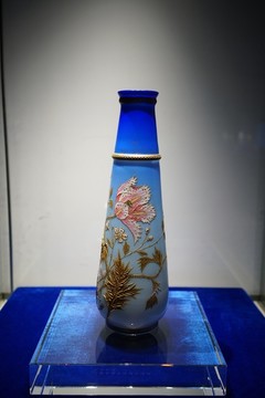 波西米亚镀金玻璃画珐琅花卉纹瓶