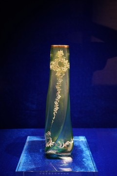 波西米亚描金玻璃画珐琅卷草纹瓶