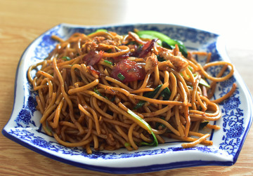 腊肠炒粉