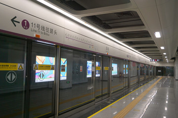 深圳地铁11号线后海站内景