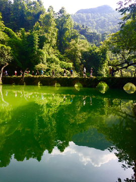 平静湖面