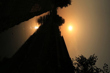 河边夕阳