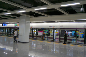 深圳地铁11号线后海站保安