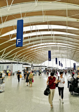浦东机场航站楼内景