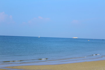 沙难海浪蓝天