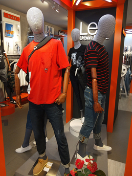 男士运动服装店