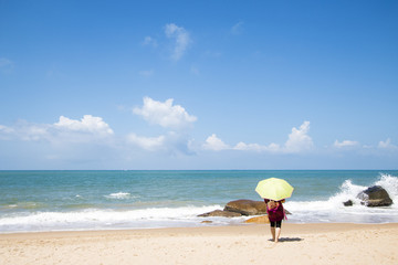 海滩背影