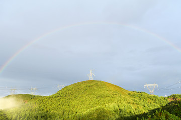 彩虹高压铁塔高山