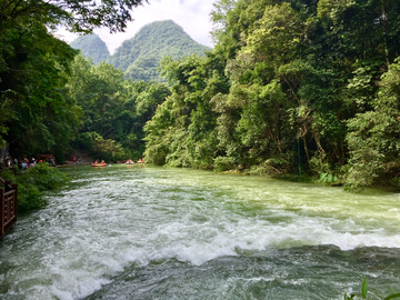 山谷河流
