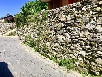 古镇石头围墙
