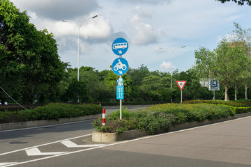 机动车道标示牌