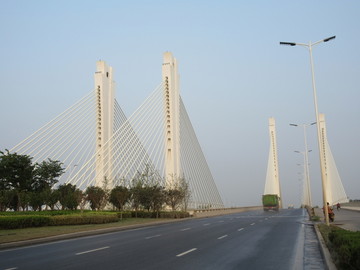 郑州北龙湖斜拉索桥