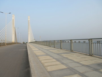 郑州北龙湖拉索桥