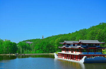 横山寺船型水榭一景
