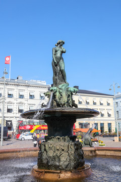 芬兰阿曼达铜像