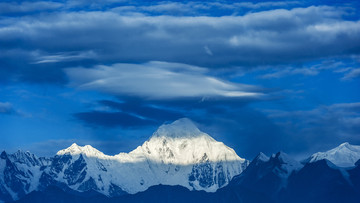 贡嘎山