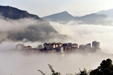 大凉山美姑县城风光